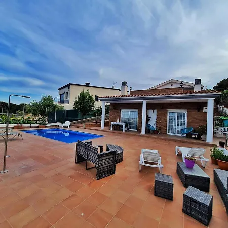 Vila Junto A La Playa Con Piscina Calella